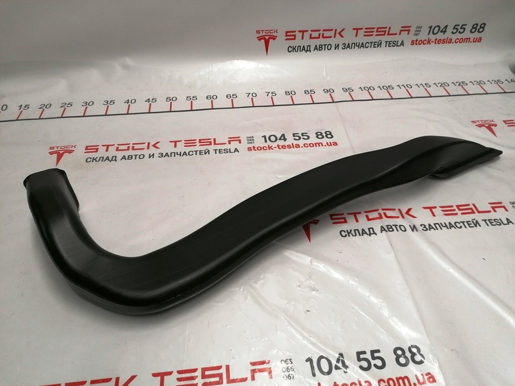 2 Conduit de chauffage pour la 2ème rangée de sièges droite Tesla Model X 1064062-00-A